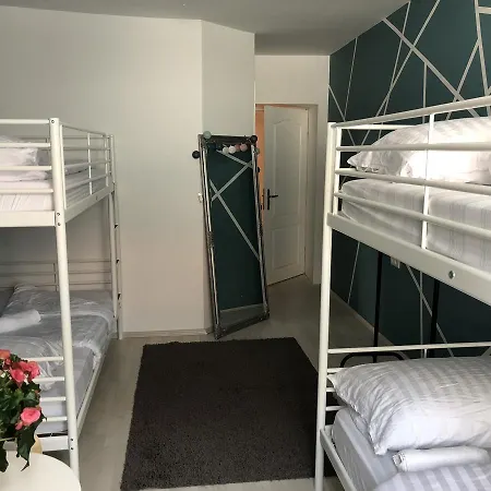 슬리핑 뷰티 호스텔 *