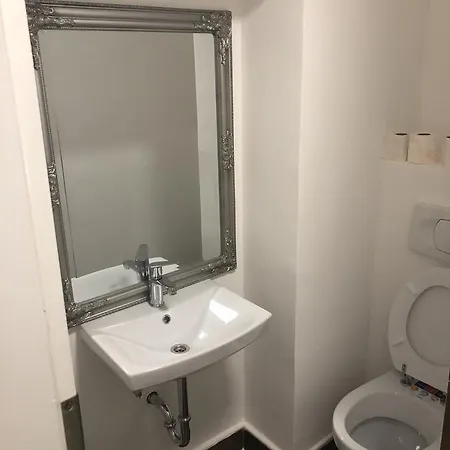 Sleeping Beauty بيت شباب